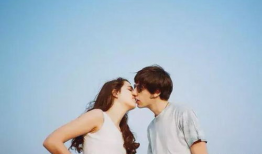 男女同床视频,情感交织的私密瞬间